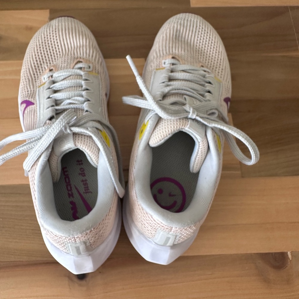 Light Pink Nike Pegasus - Picture 2 of 6